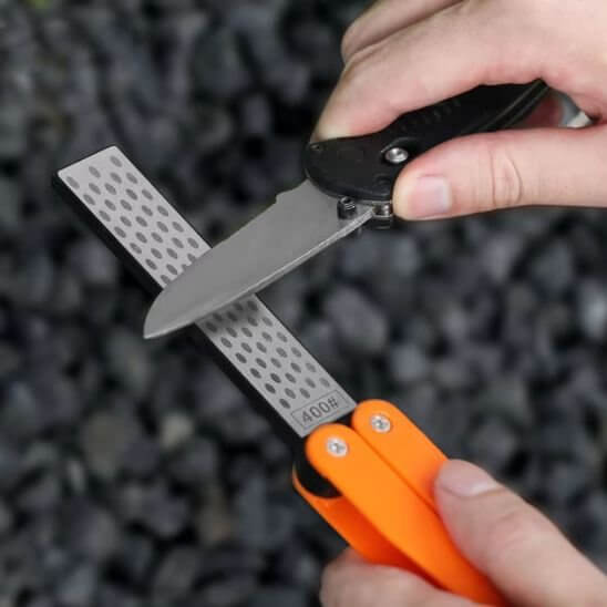 aiguiseur-de-couteau-affupro-compact-et-efficace