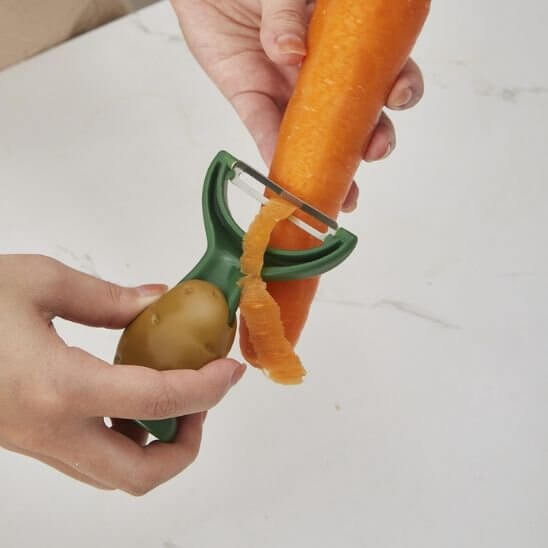 eplucheur-pomme-de-terre-avec-manche-ergonomique