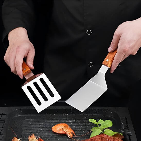 gros-plan-spatule-polyvalente-ergonomique