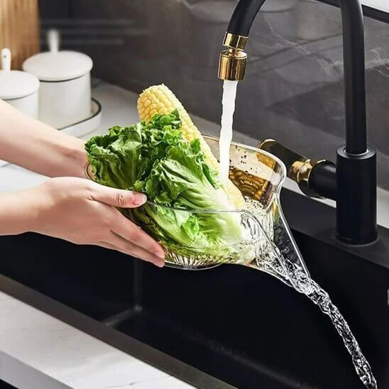 passoire-premium-kitchen-sur-un-evier-de-cuisine