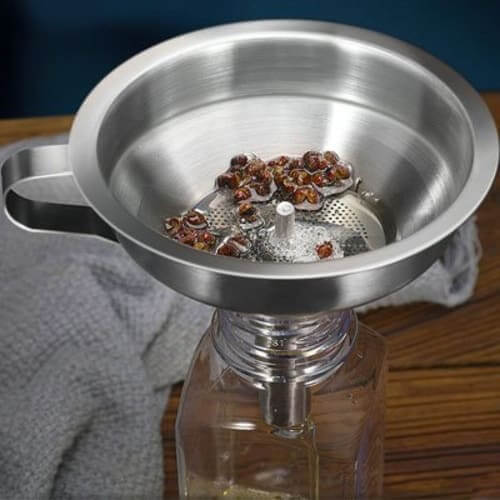petit-entonnoir-acier-inoxydable-avec-filtre-fin