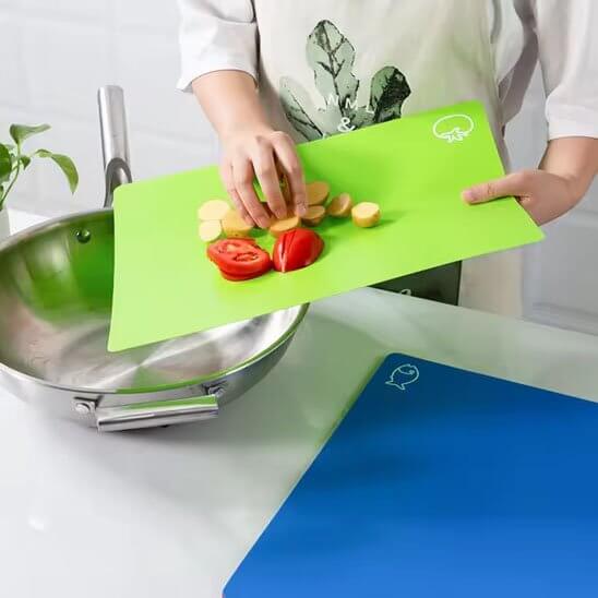 planche-a-decouper-plastique-colorcut-bleue