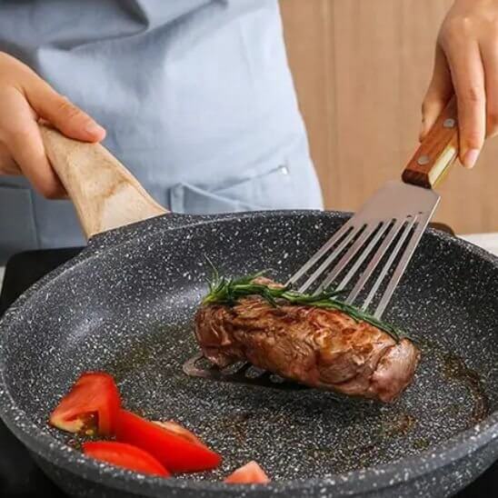 spatule-polyvalente-pour-poele-antiadhesive